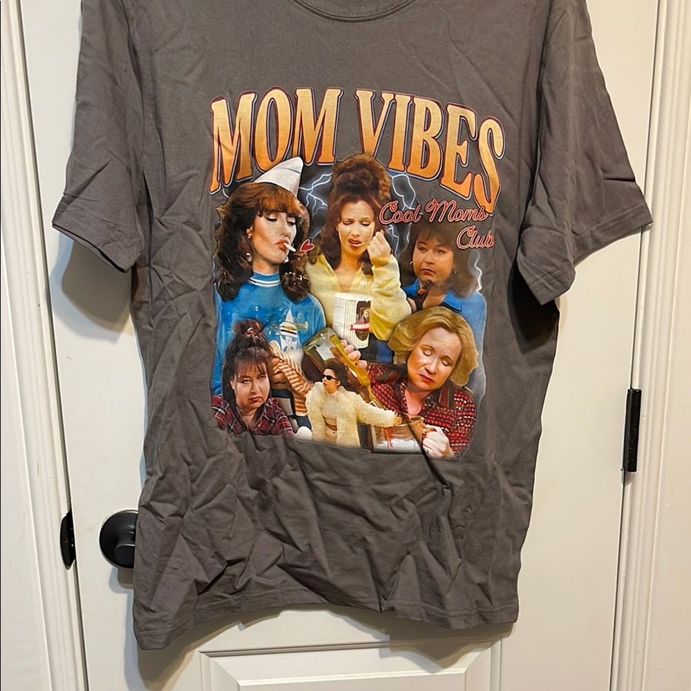 Gray 'Mom Vibes' Graphic Kids T-Shirt
